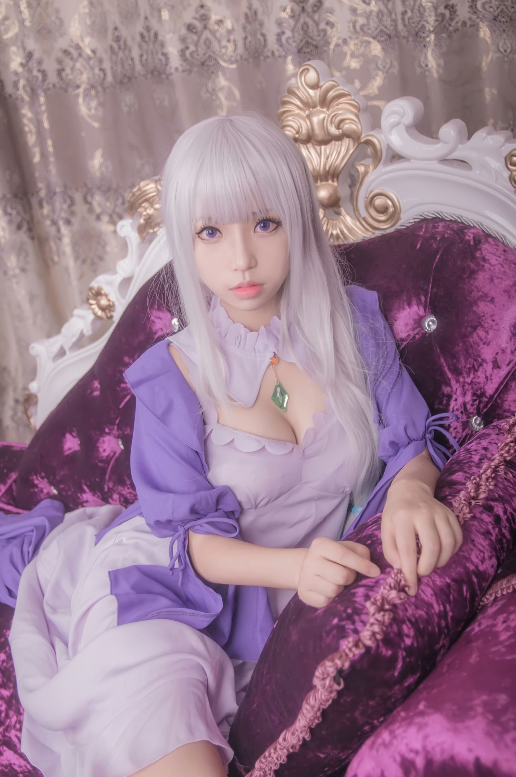 [Cosplay写真] 萌妹白易子教主 – RE从零开始的异世界生活 艾米莉娅 [10P] 插图1