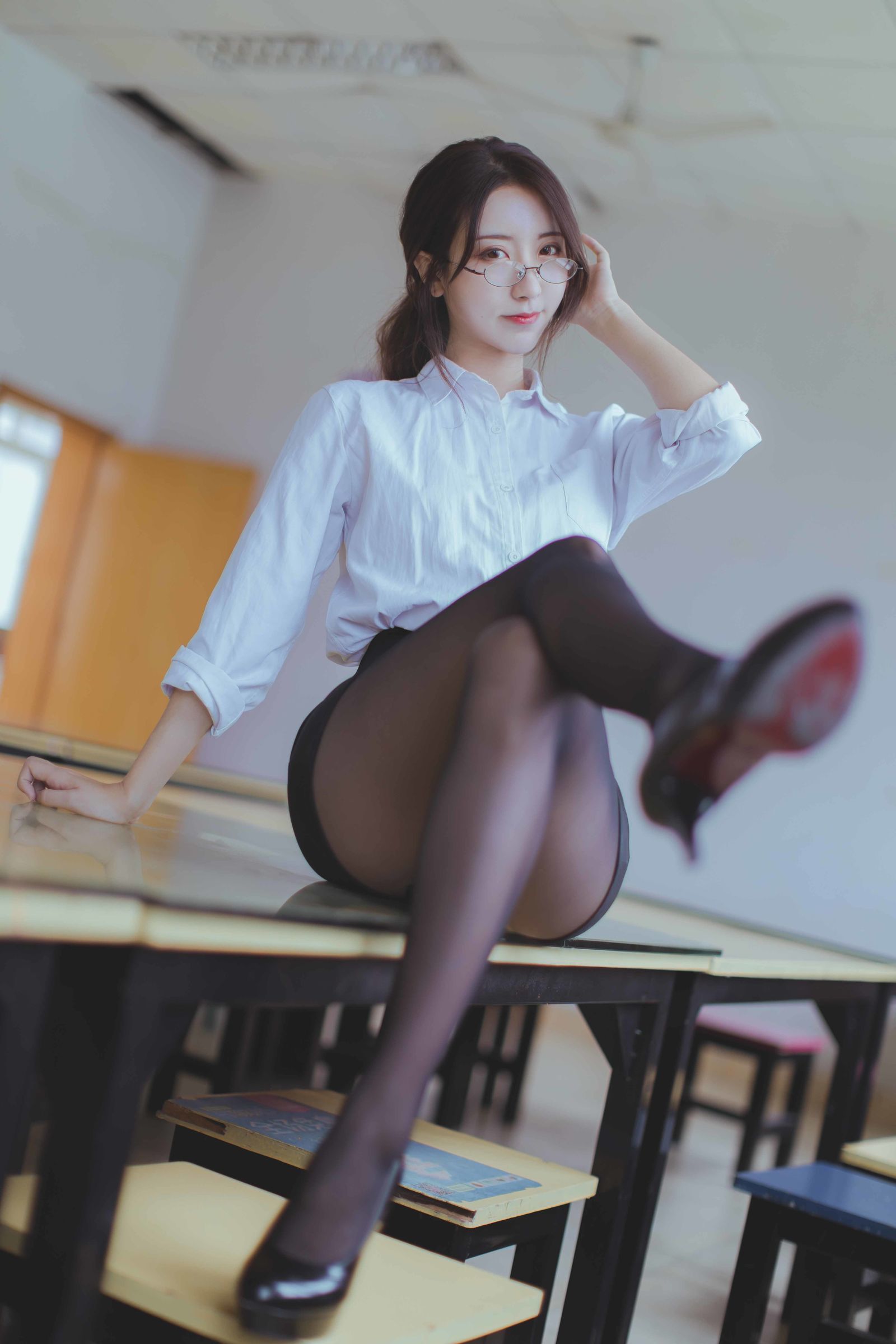 [萝莉COS] 黑川 – 黑丝教师 [43P] 插图1