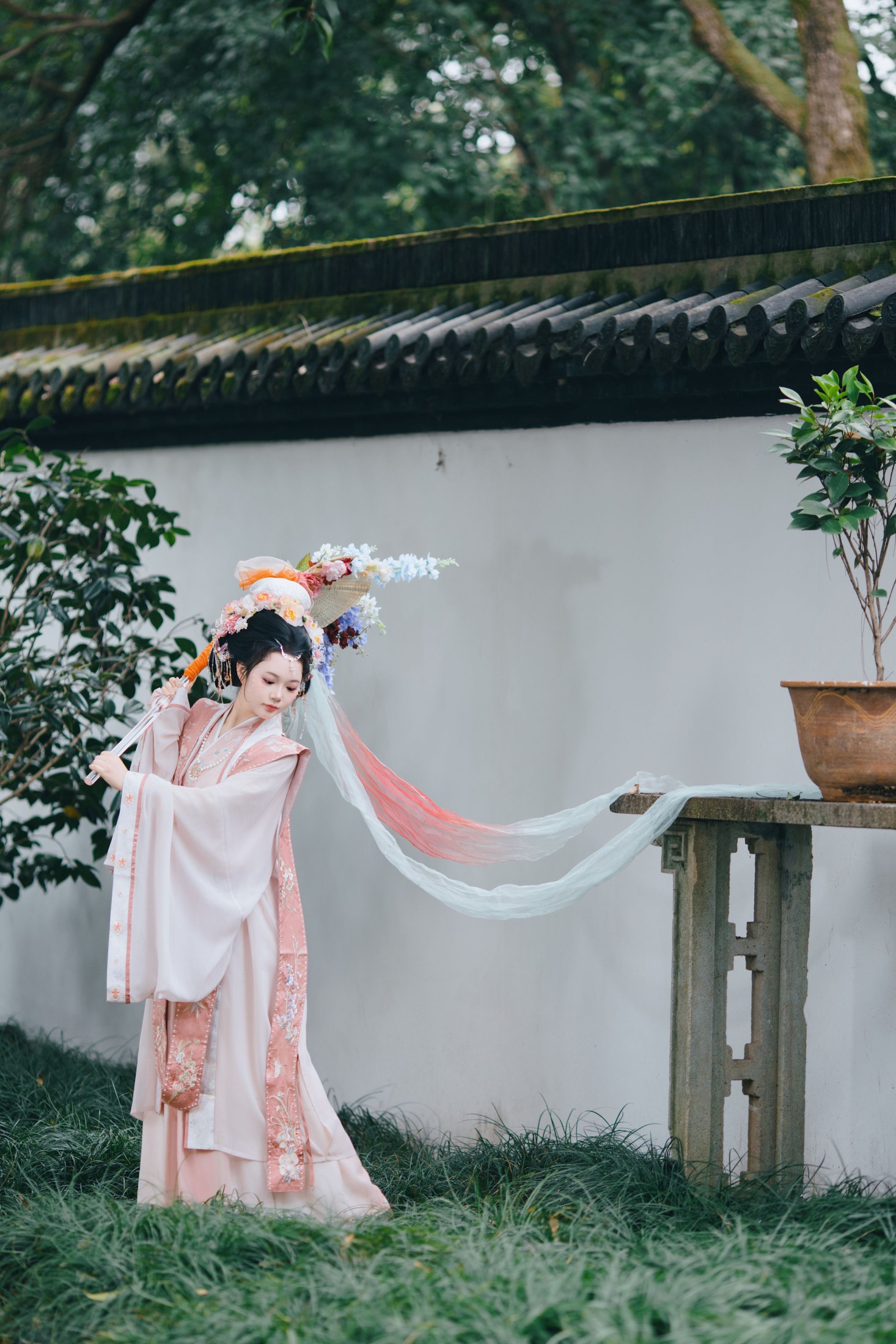 焦糖马奇朵 – 《珠光点染三白妆，墨云深处见芳华》[15P] 插图1