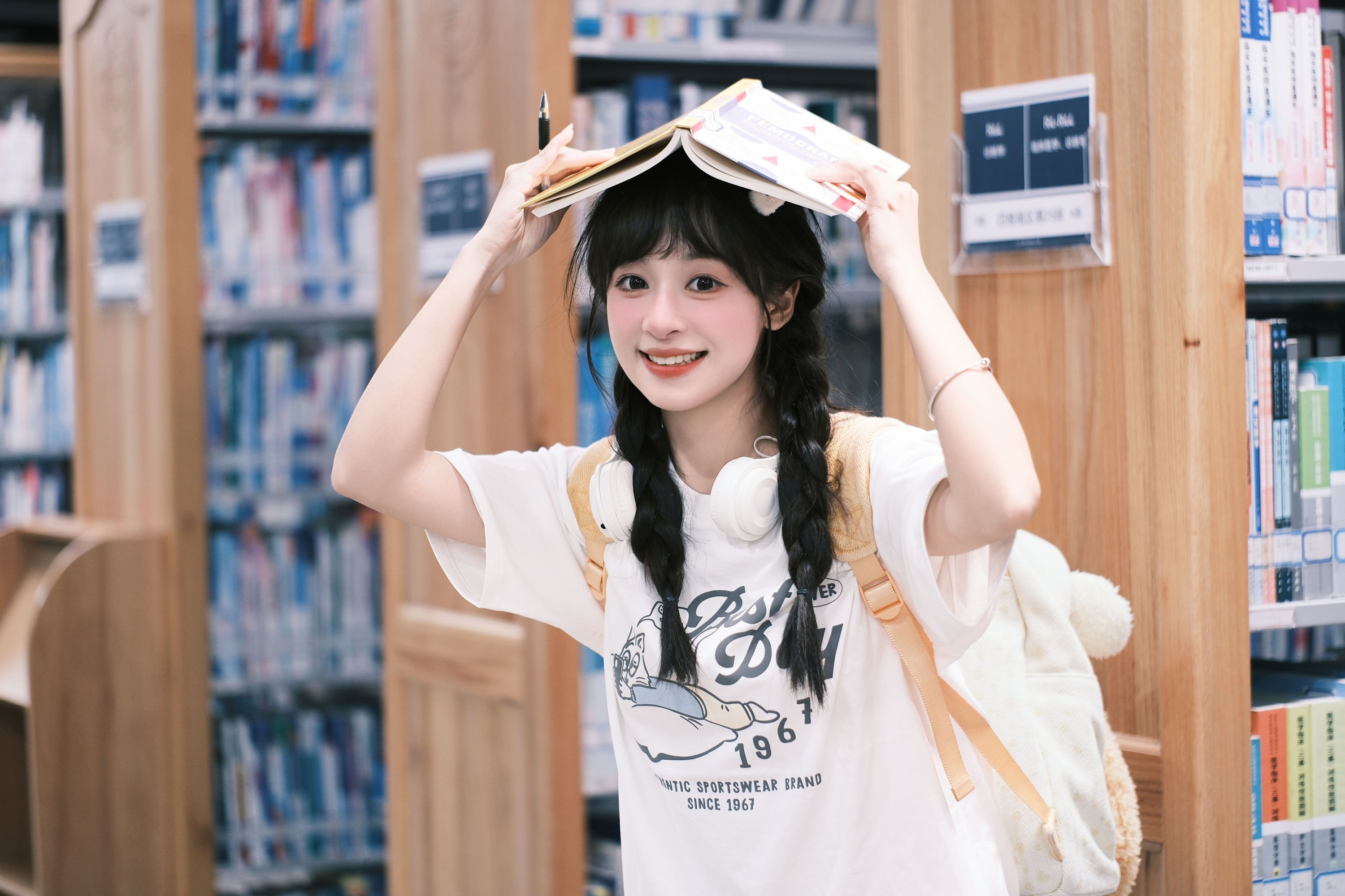 夏芋小年 – 《图书馆女孩》[27P] 插图1