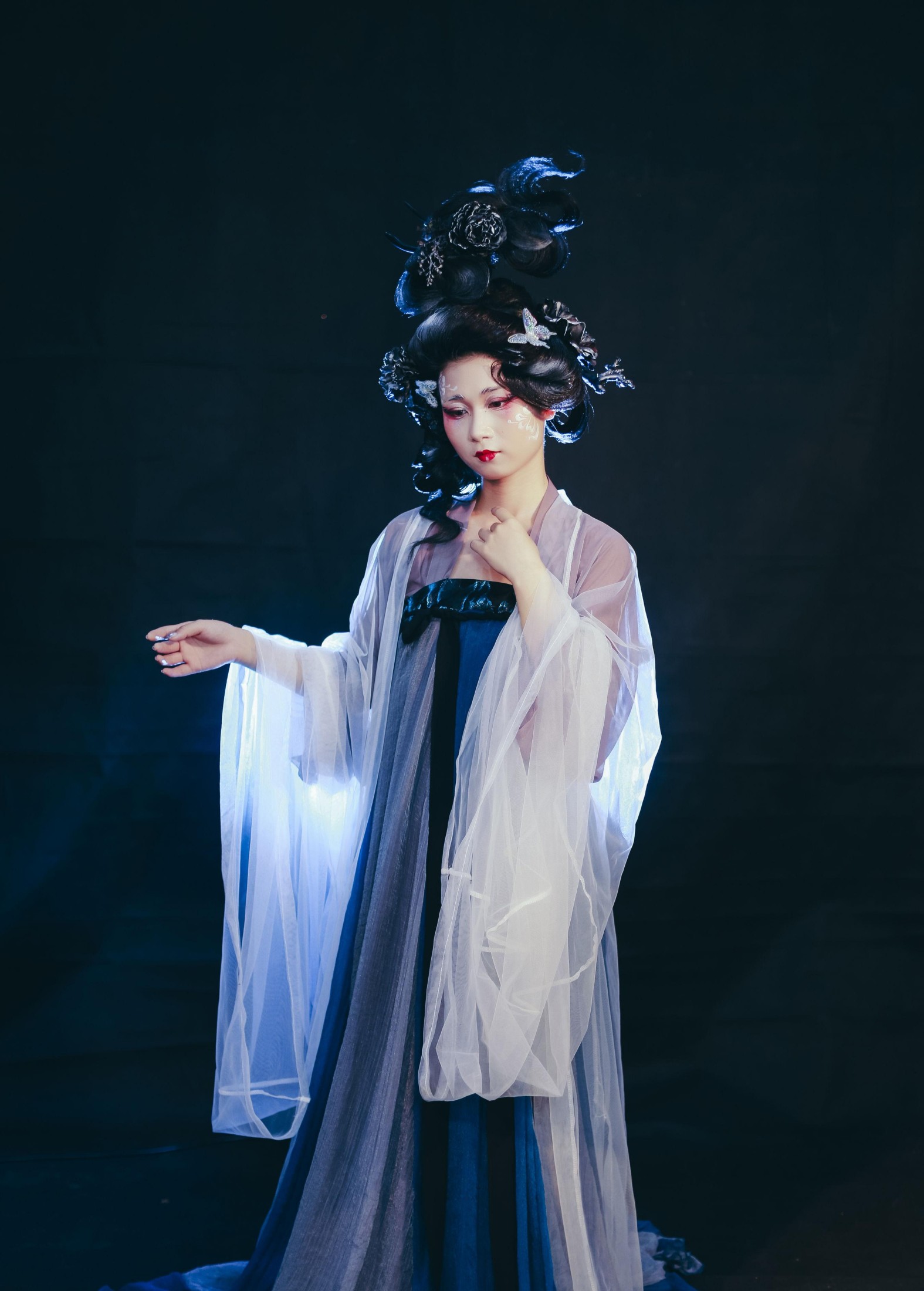 薇蓝 – 《黑山老妖》[50P] 插图1